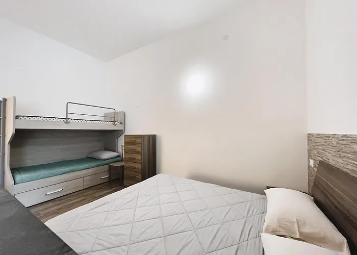 Monolocale Con Posto Auto Λεβάντο